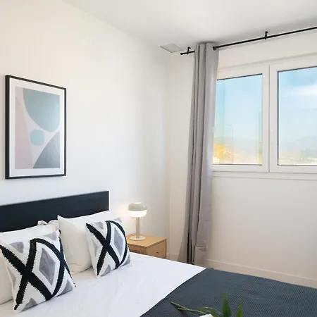 Xpce Urban 7 Skyline - Parking Free Malaga